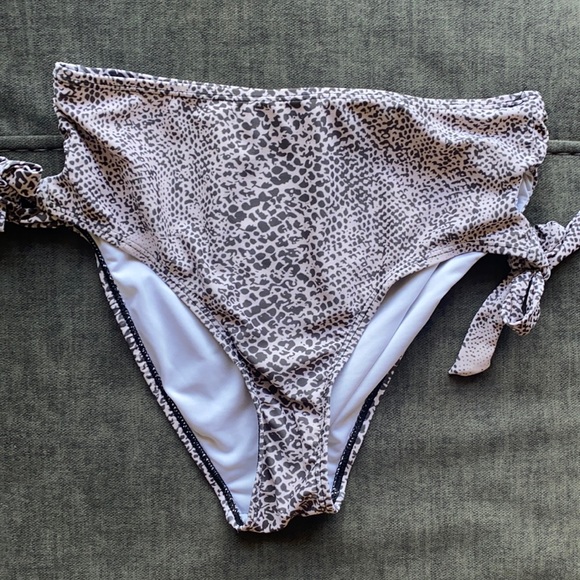 High waisted bikini bottoms - Picture 5 of 6